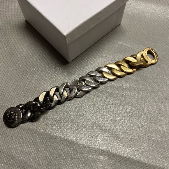 Turnlock - Katie' Large Bracelet - Picture 6 of 6